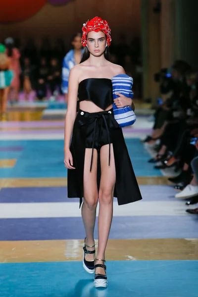 Look 50